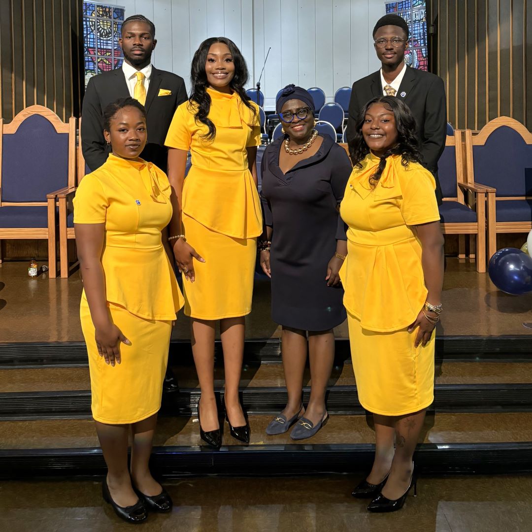 sga officers with JCU president Dr. Glenell M. Lee-Pruitt